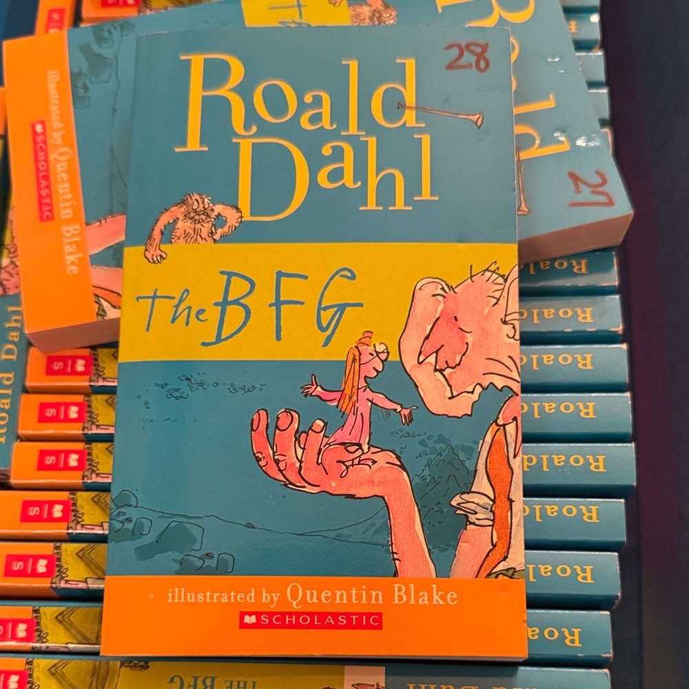 Scholastic Roald Dahl The BFG Book - Blue and Yellow Cover